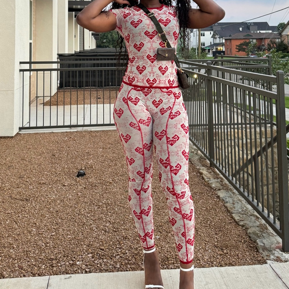 Poster girl Scarlett Tee and Leggings sold TOGETHER